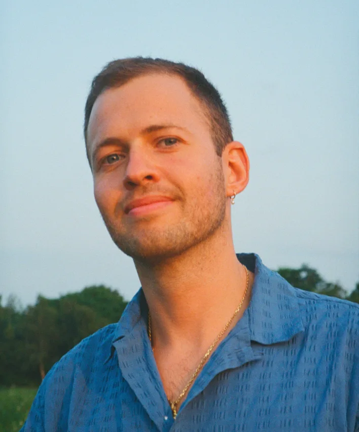 Job Jobse standing outdoors in a blue collared shirt