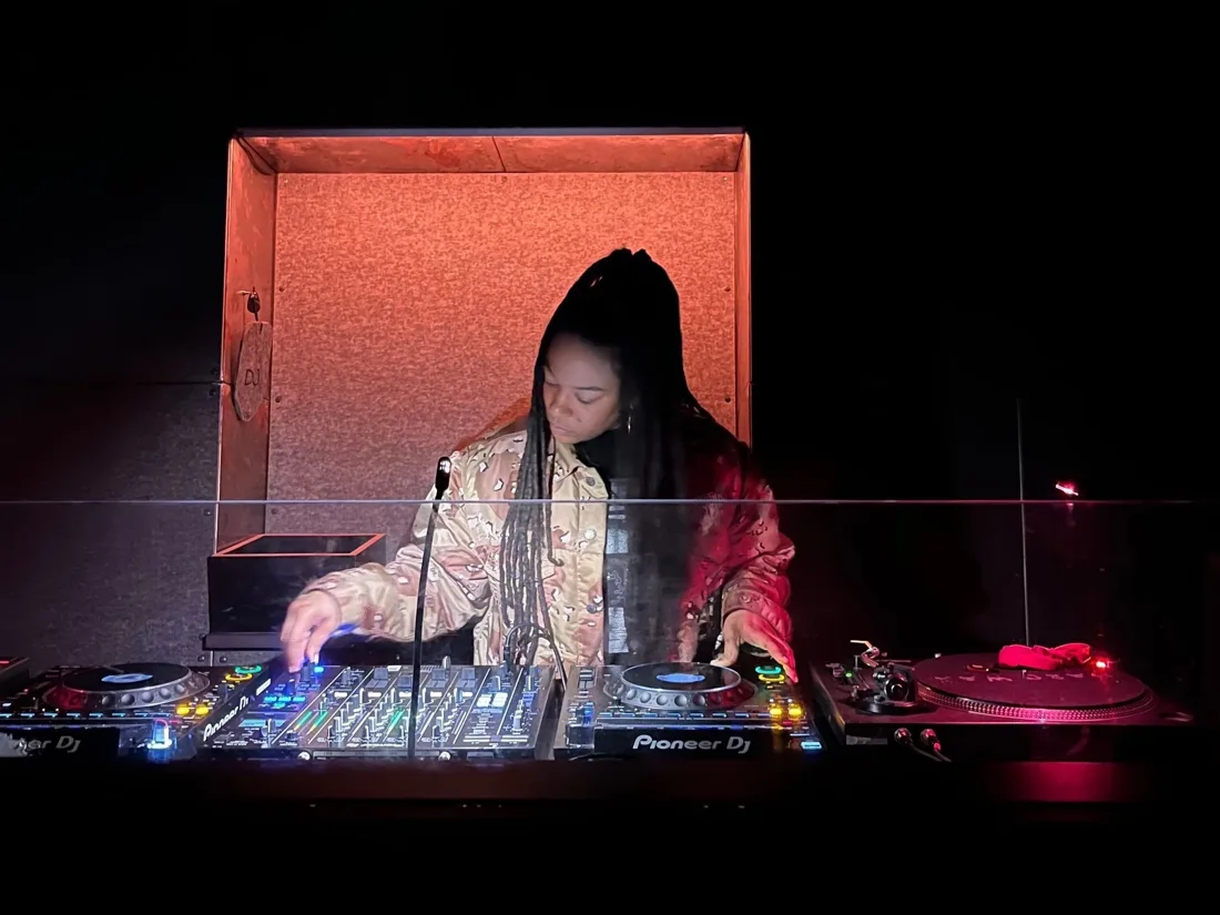 Josey Rebelle at the decks